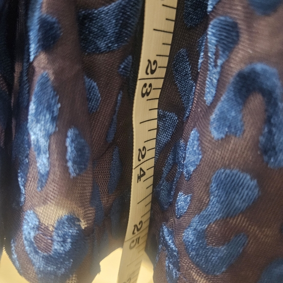 Blue velvet burn out leopard pattern shirt - Picture 6 of 10
